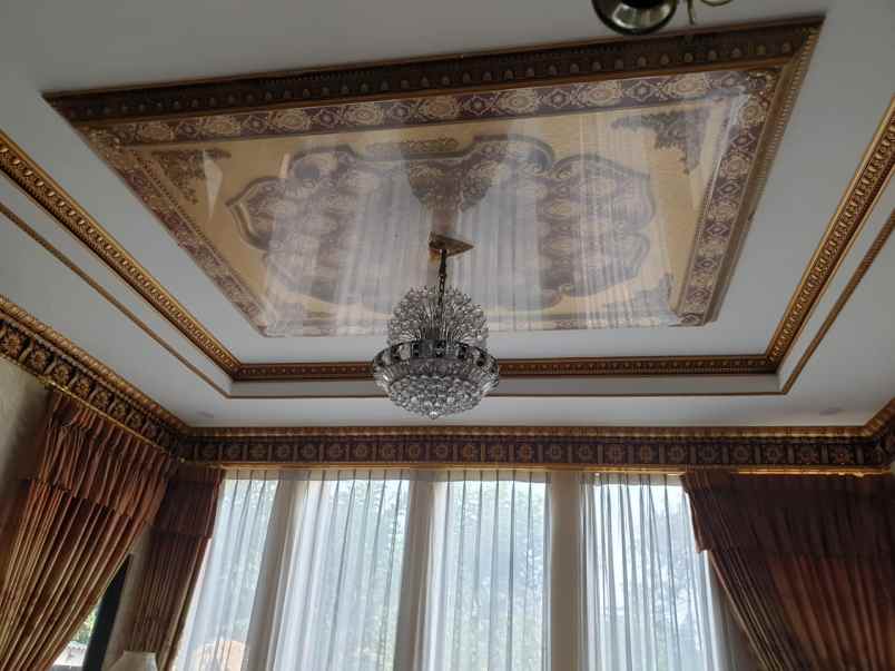 dijual rumah perumahan menteng royal