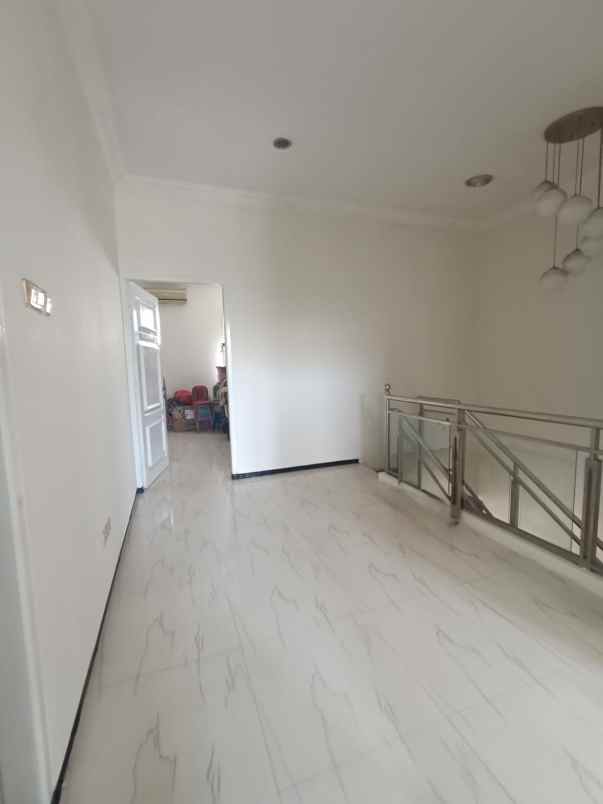 dijual rumah perumahan nirwana