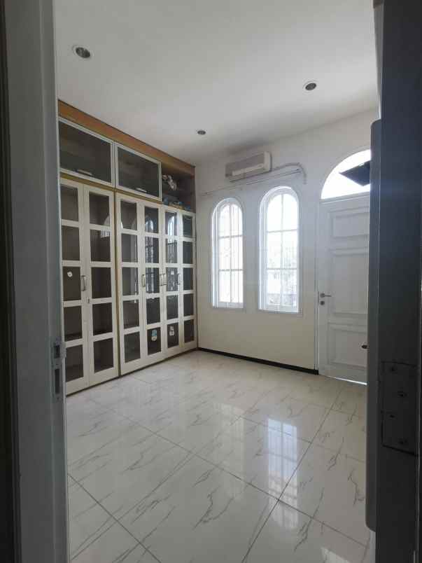 dijual rumah perumahan nirwana