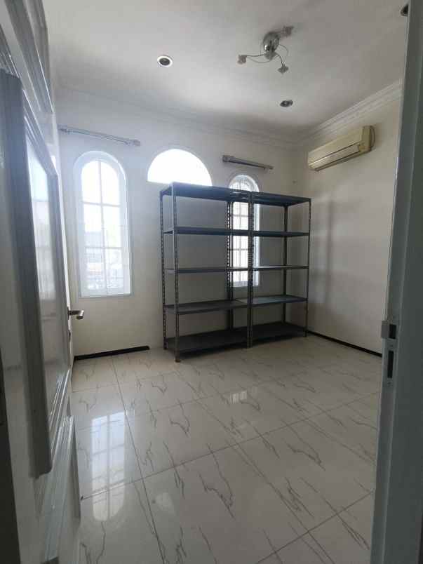 dijual rumah perumahan nirwana