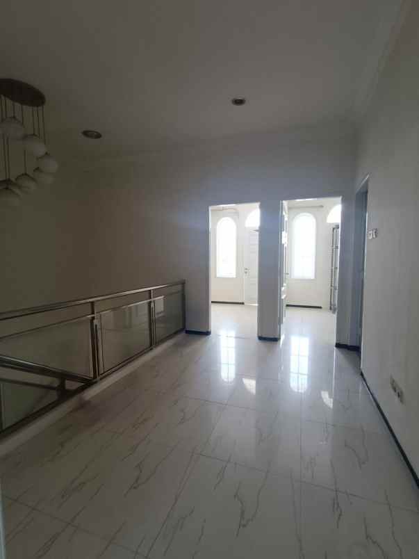 dijual rumah perumahan nirwana