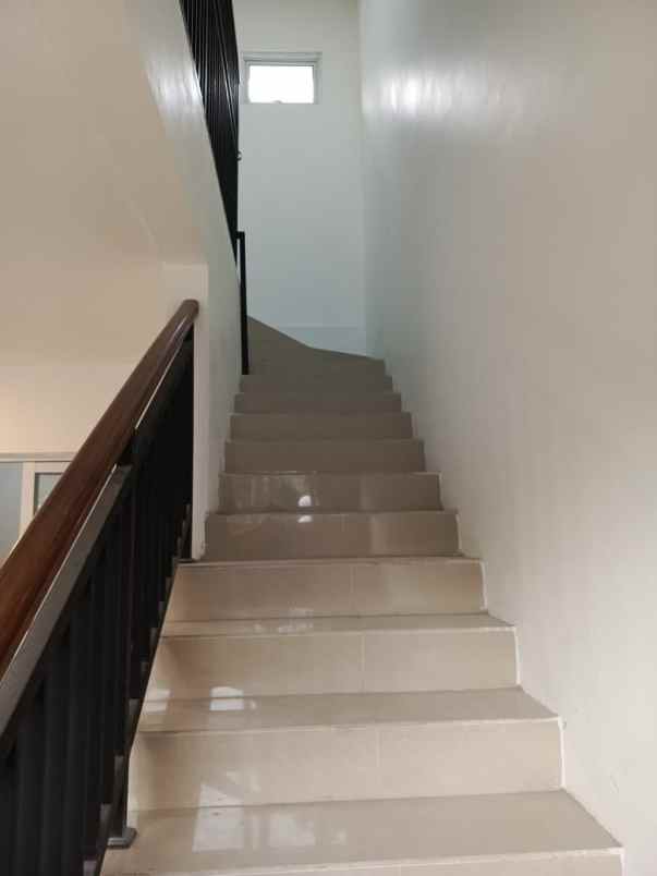 dijual rumah perumahan puri serpong