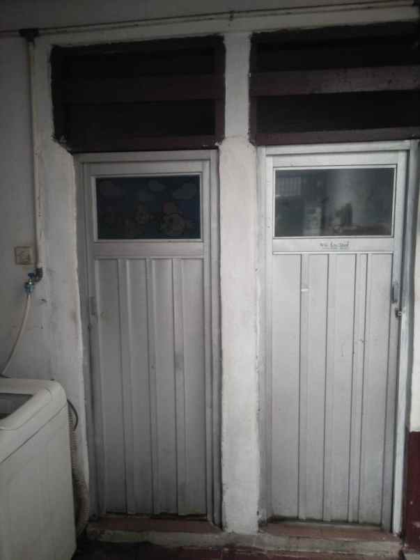 dijual rumah perumnas depok 1