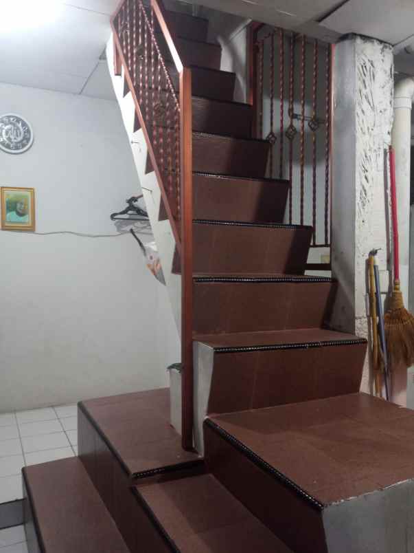 dijual rumah perumnas depok 1