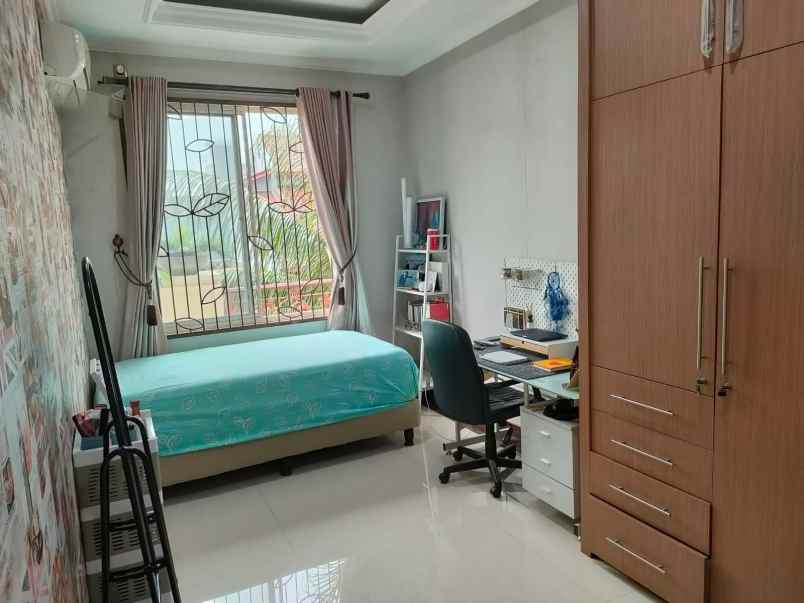 dijual rumah pesona khayangan margonda