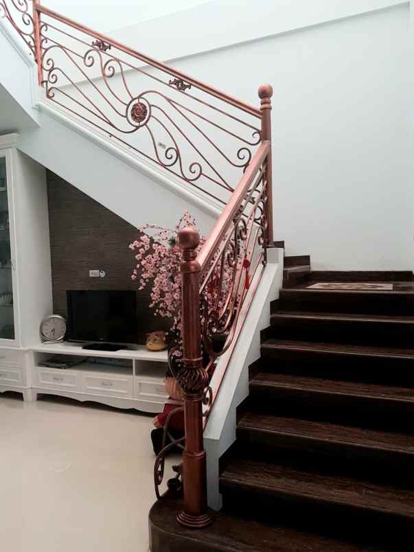 dijual rumah pesona khayangan margonda