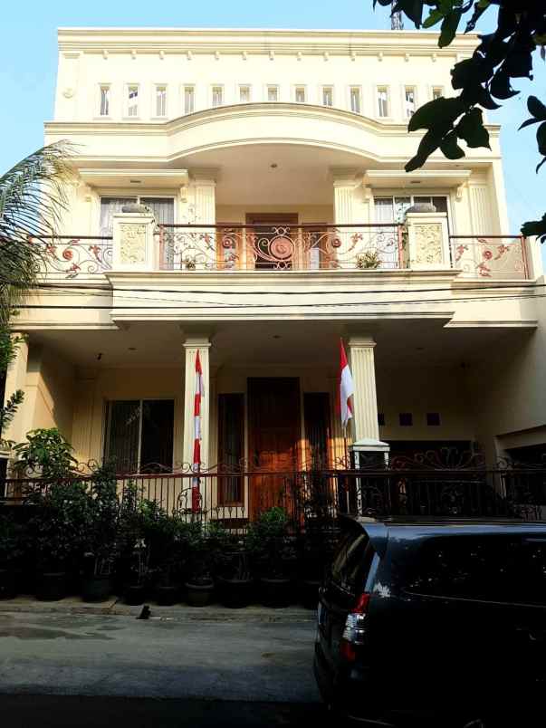 dijual rumah pesona khayangan margonda