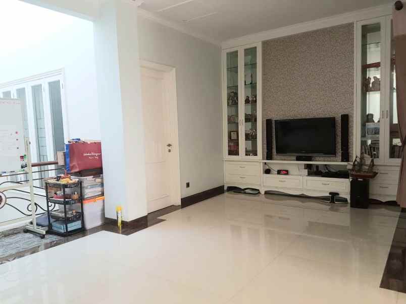 dijual rumah pesona khayangan margonda