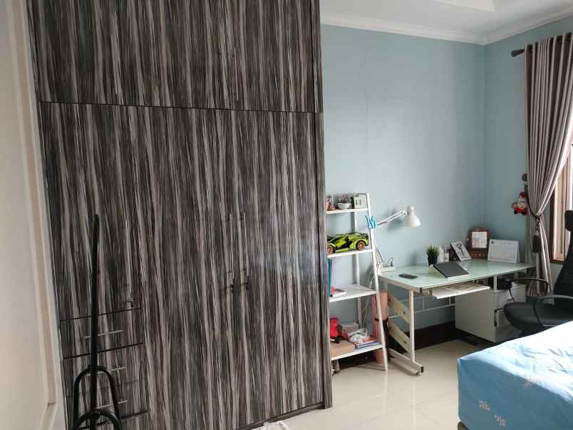 dijual rumah pesona khayangan margonda