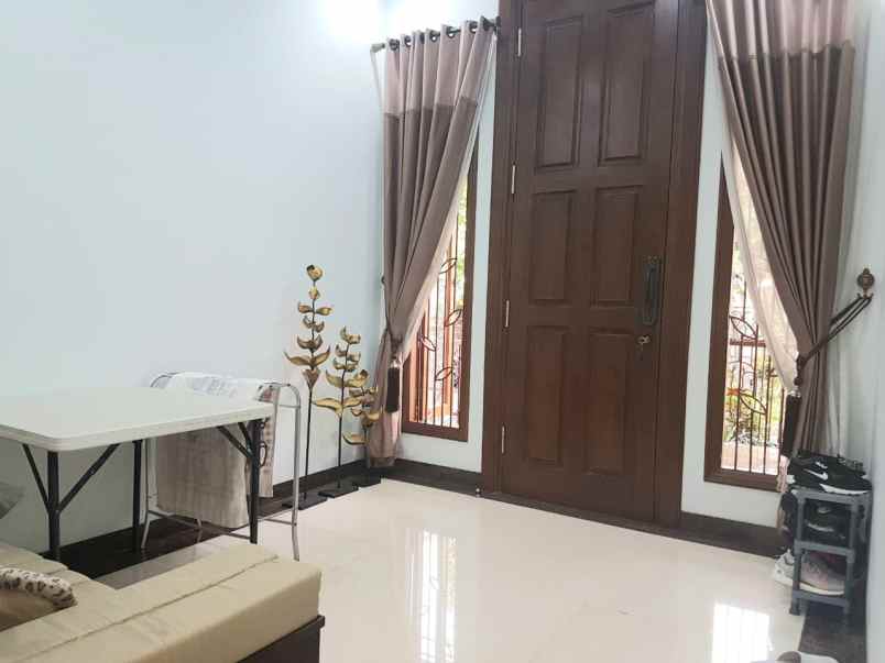 dijual rumah pesona khayangan margonda