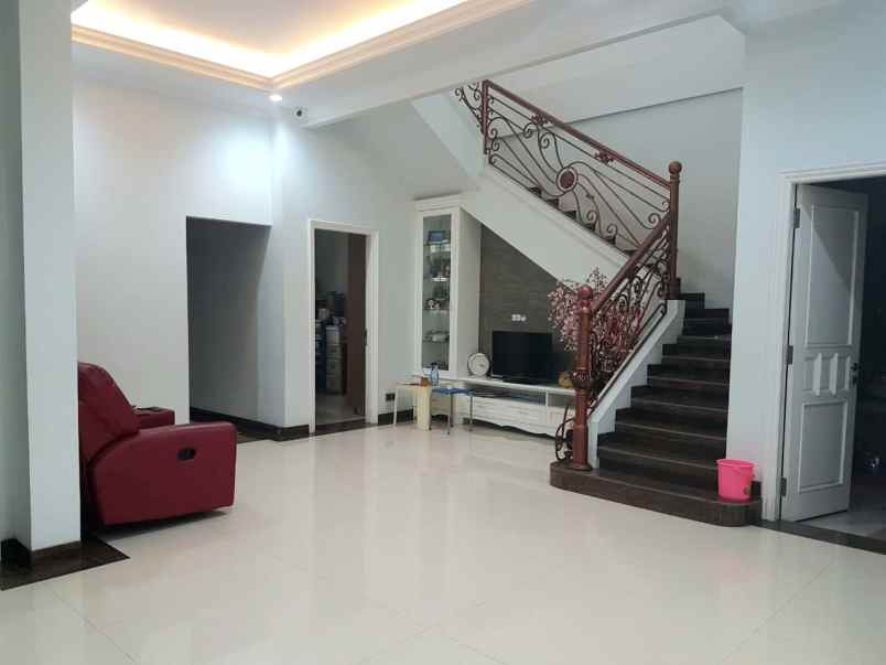 dijual rumah pesona khayangan margonda