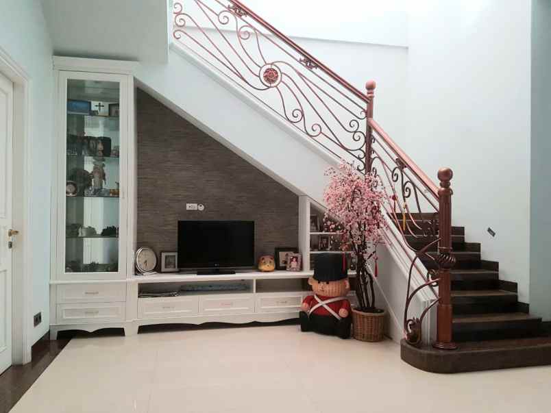 dijual rumah pesona khayangan margonda