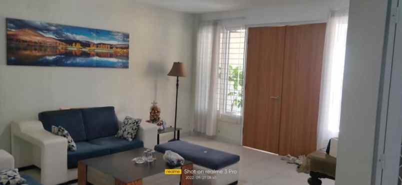 dijual rumah petemon