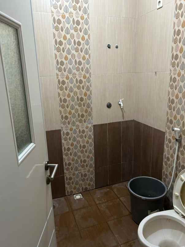 dijual rumah pinus regency