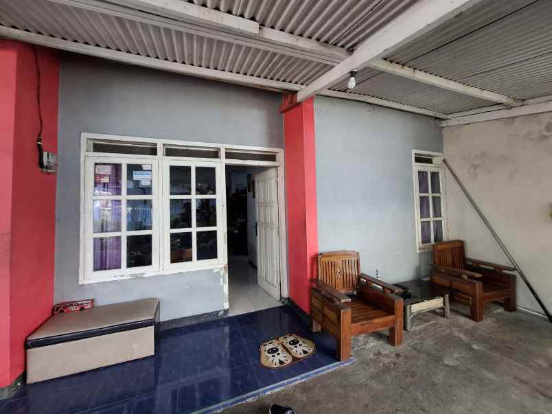 dijual rumah pojok di griya kencana asri jember