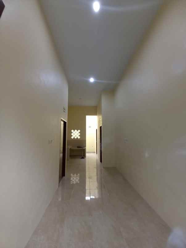 dijual rumah pojok di perumahan bumi tegal besar