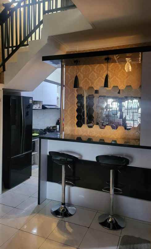 dijual rumah pulomas