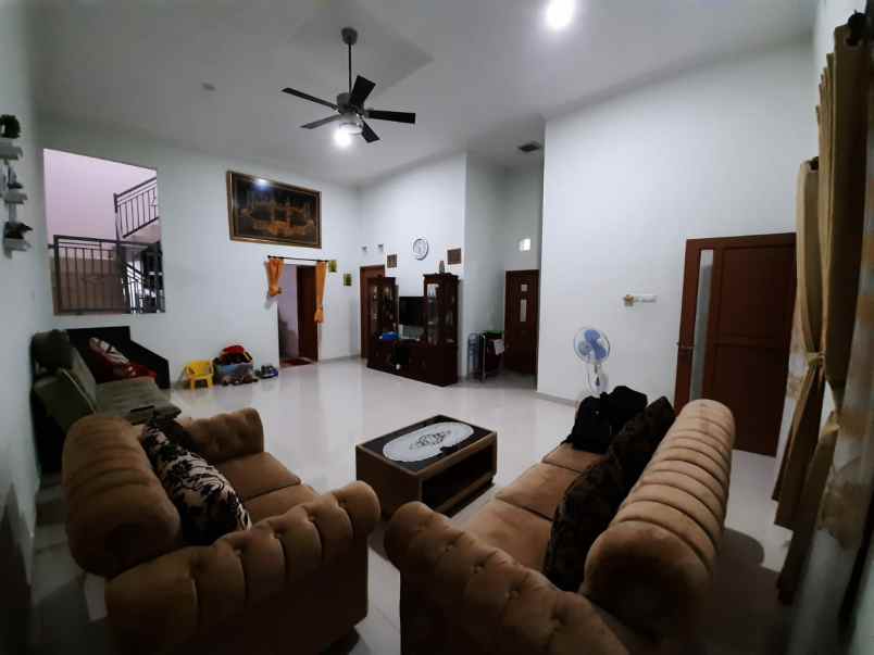 dijual rumah puri surya jaya