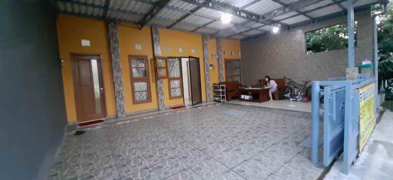dijual rumah puri surya jaya