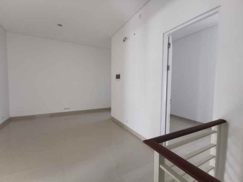 dijual rumah royal residence