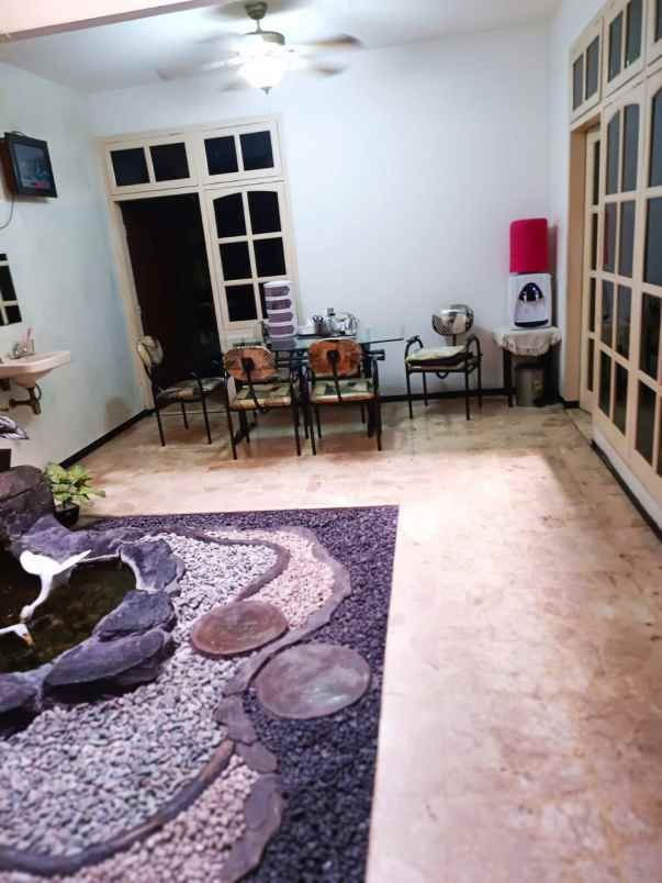 dijual rumah rumah asri ketintang baru