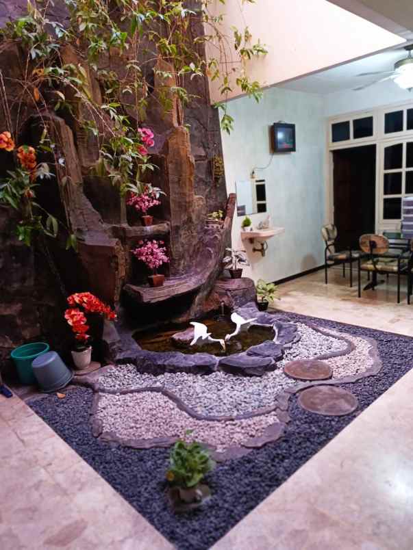 dijual rumah rumah asri ketintang baru