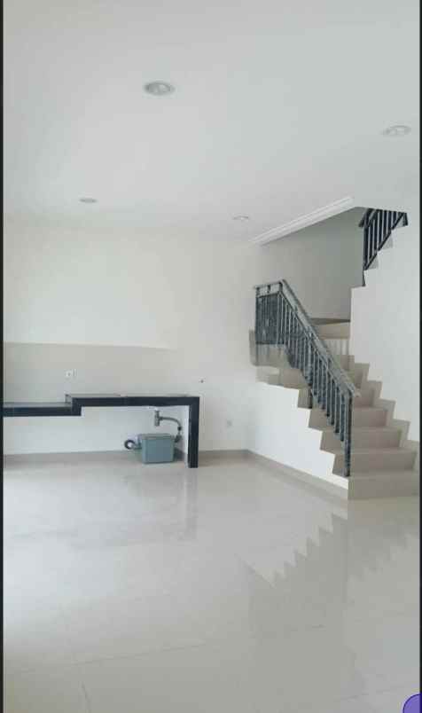 dijual rumah rumah di cluster cleveland