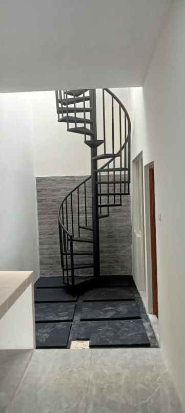 dijual rumah rungkut asri utara