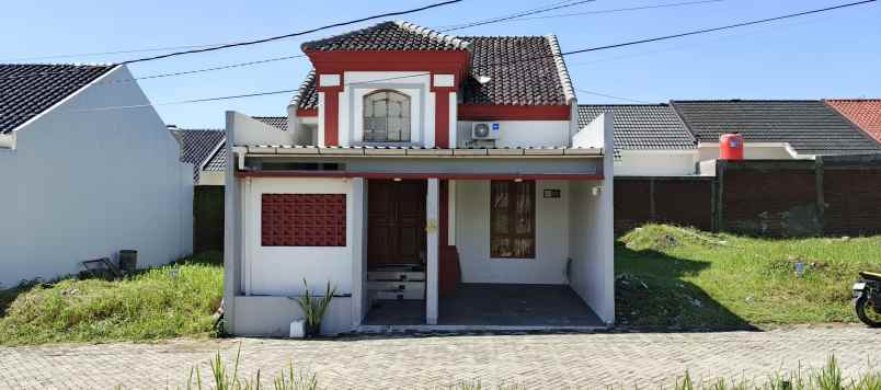 dijual rumah sapphire madani