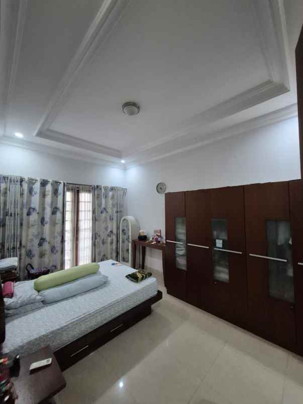 dijual rumah secondary dalam komplek siap huni