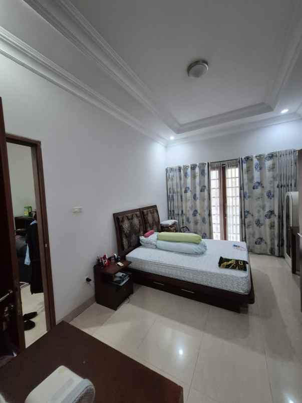 dijual rumah secondary dalam komplek siap huni