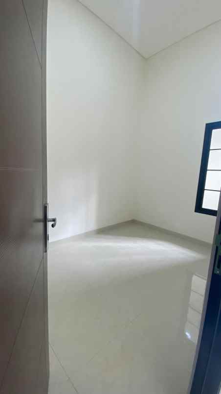 dijual rumah serua ciputat tangerang