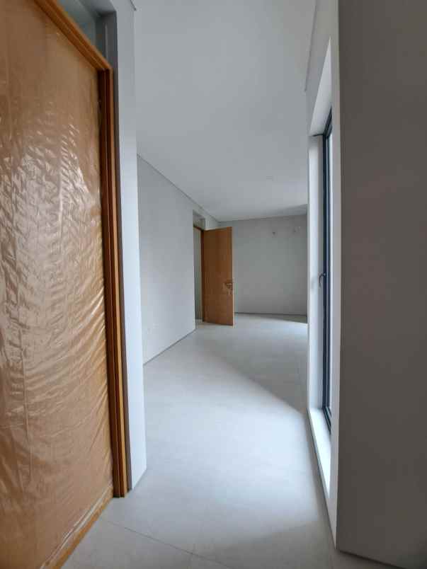 dijual rumah setra duta