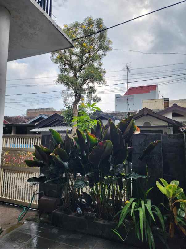 dijual rumah siap huni 2 lantai lokasi sawojajar