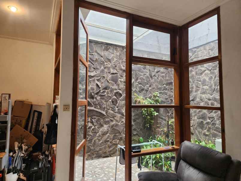 dijual rumah siap huni 2 lantai lokasi sawojajar