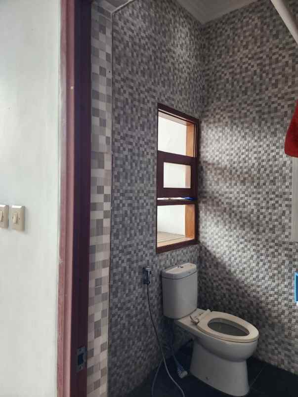 dijual rumah siap huni 2 lantai lokasi sawojajar