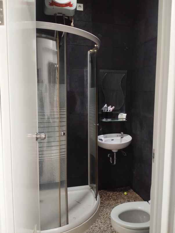 dijual rumah siap huni rapi bersih