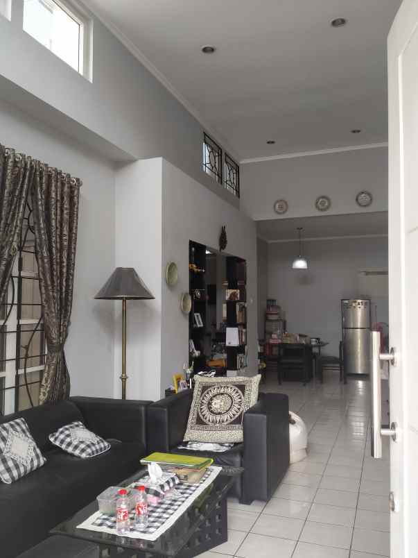 dijual rumah siap huni rapi bersih