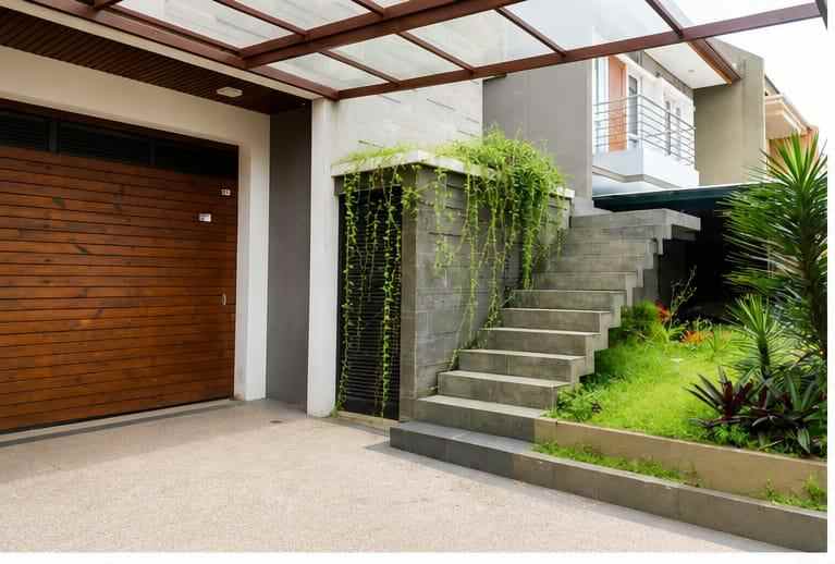 dijual rumah singgasana pradana