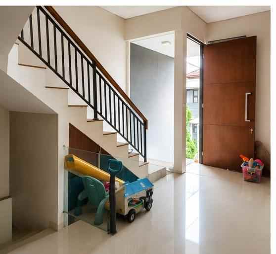 dijual rumah singgasana pradana