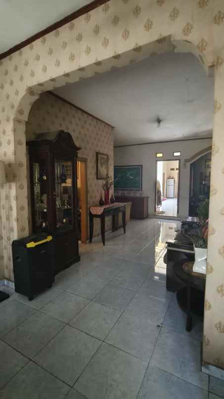 dijual rumah strategis sebrang jalan raya