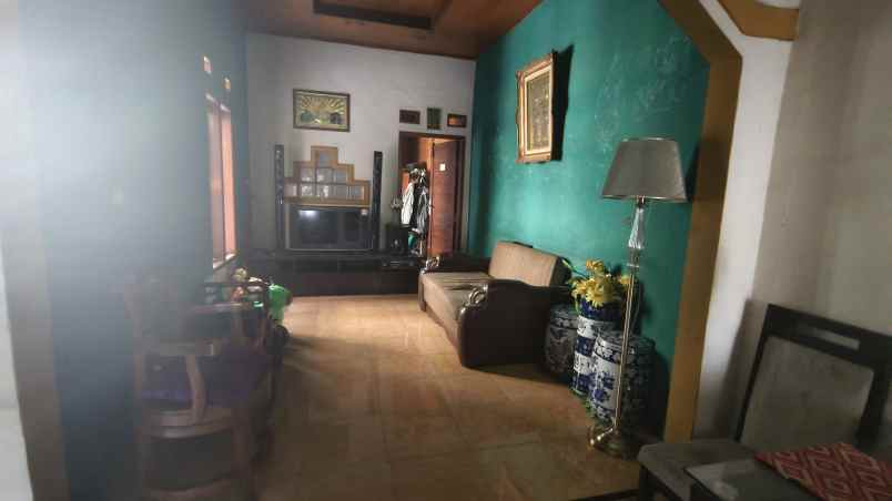 dijual rumah strategis sebrang jalan raya