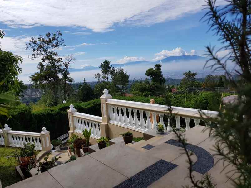 dijual rumah sukatinggal lembang