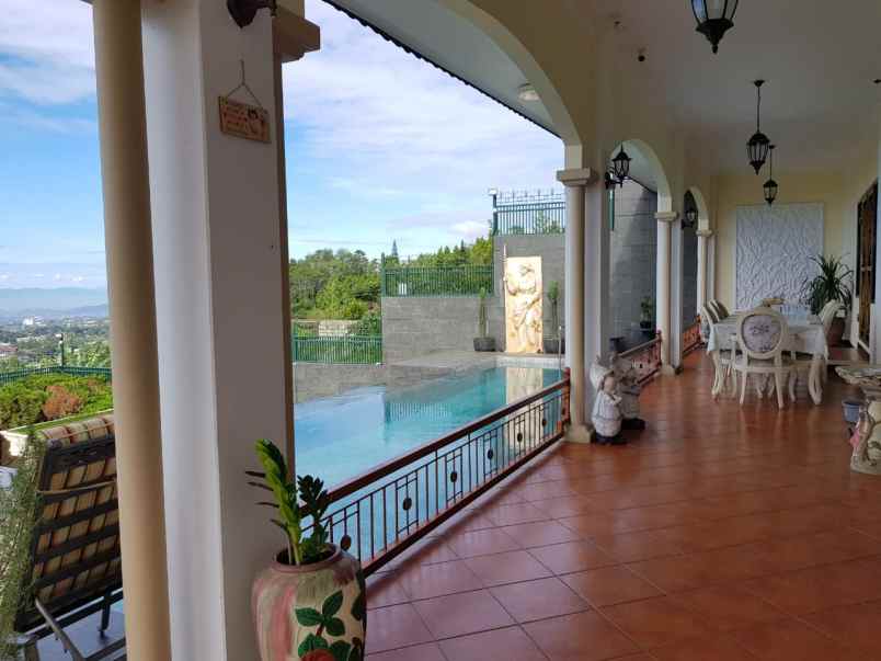 dijual rumah sukatinggal lembang