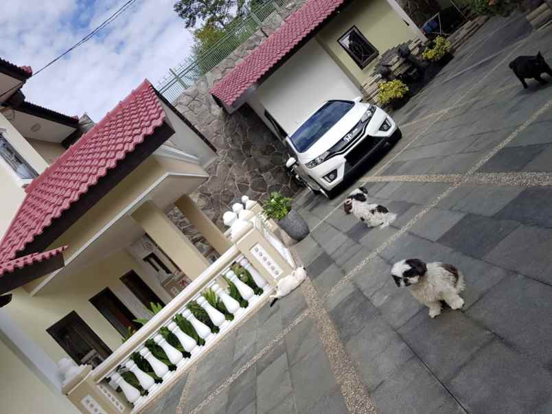 dijual rumah sukatinggal lembang
