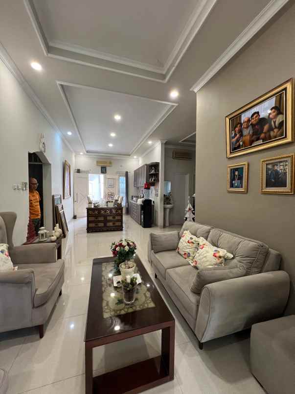 dijual rumah summarecon bekasi cluster