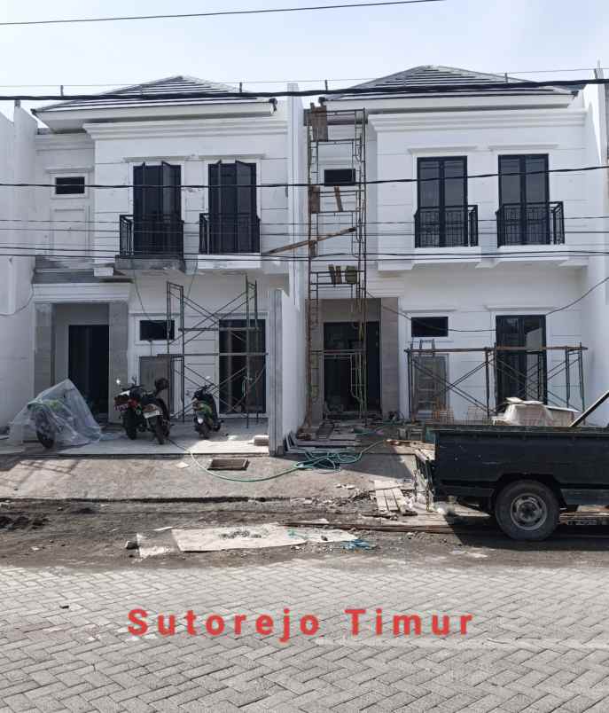 dijual rumah sutorejo timur