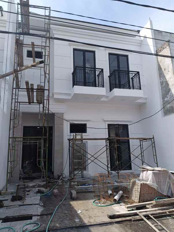 dijual rumah sutorejo timur