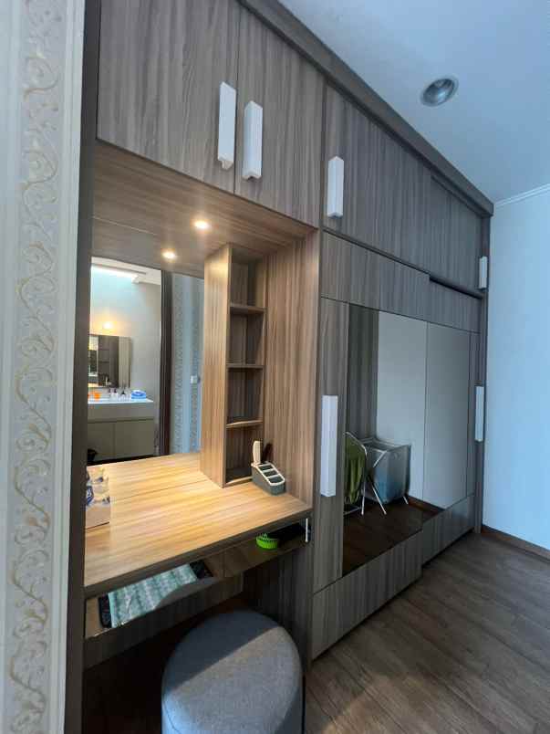 dijual rumah suvarna sutera