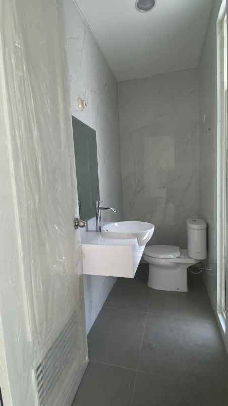 dijual rumah suvarna sutera cluster